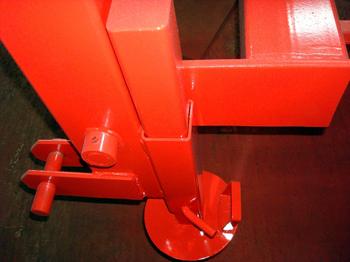 Skádælur: Stillanlegur stöðufótur undir grind.