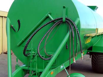 Fjölnotadreifari: Frágangur á vökvabúnaði